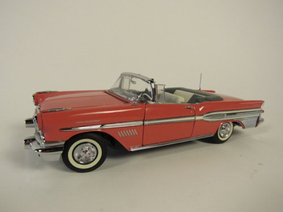 Sharp 1957 Pontiac Bonneville Convertible Limited Edition Franklin Mint 1:24 scale diecast model car