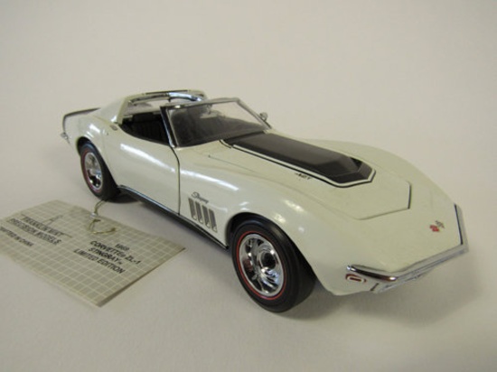 NOS 1969 Corvette ZL-1 Stingray Franklin Mint 1:24 scale diecast model car.
