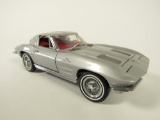 Good-looking 1963 Corvette Franklin Mint 1:24 scale diecast model car.