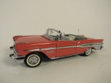 Sharp 1957 Pontiac Bonneville Convertible Limited Edition Franklin Mint 1:24 scale diecast model car