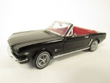 1964 1/2 Ford Mustang Convertible Franklin Mint 1:24 scale diecast model car.