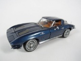 Desirable 1963 Corvette Sting Ray Z06 Fiberglass LE Franklin Mint 1:24 scale model.