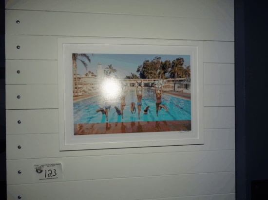 Picture & Chairs & Misc in Ladys Room