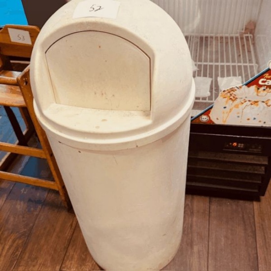 Garbage Can with Lid