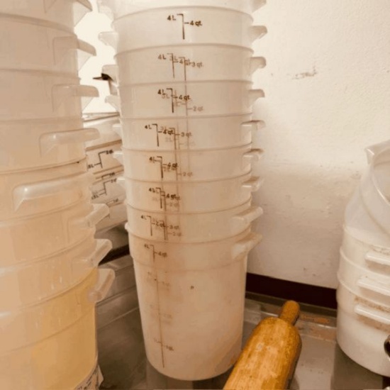 Round 4qt Food Storage Containers