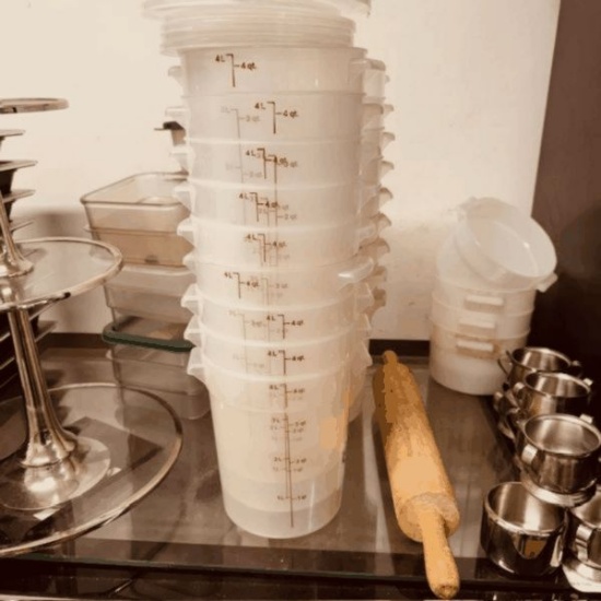 Round 4qt Food Storage Containers