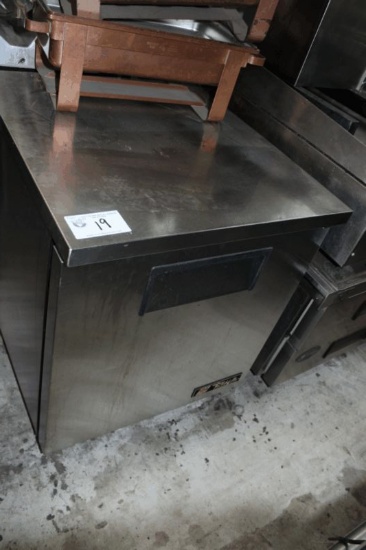 True TUC-27F Under Counter 27" Freezer