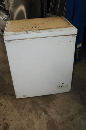 White 24" Chest Freezer