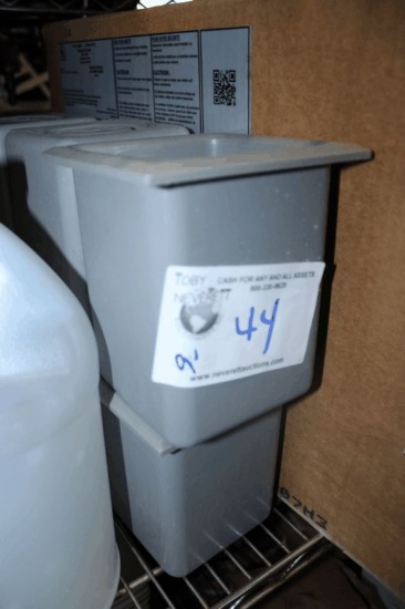 Rubbermaid Holders