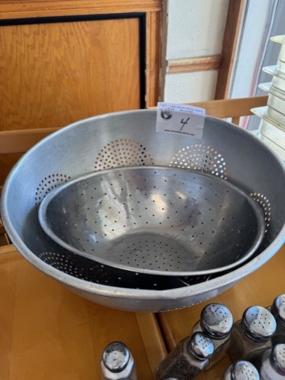 1 Stainless & 1 Aluminum Collander