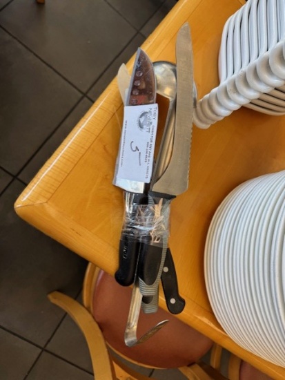 4 Knives & 1 Laddel