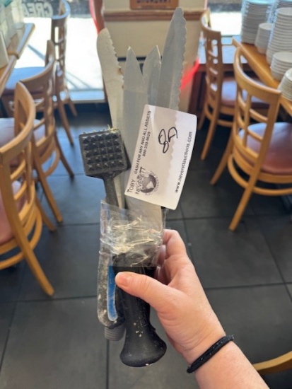 4 Knives & 1 Pounder