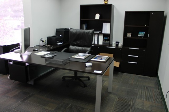 Excutive 84"X35" Right Hand Return with Credensa & Book Case
