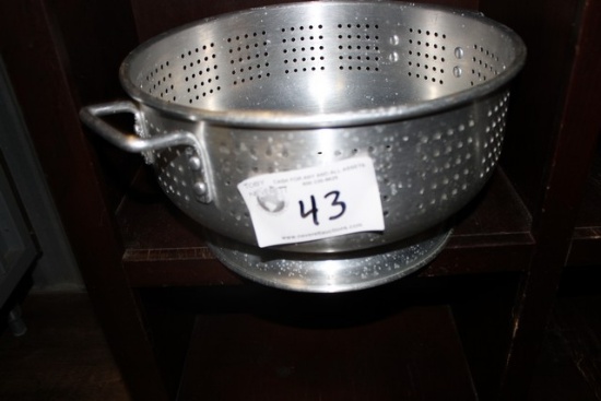 Aluminum Footed Collander