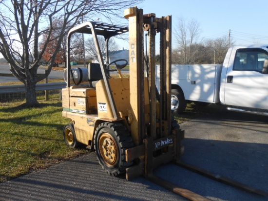 CAT V400 FORKLIFT PROPANE