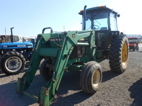 1990 JOHN DEERE 2955 TRACTOR C/H/A, JD 245 FRONT LOADER, DUAL REMOTES, 6070