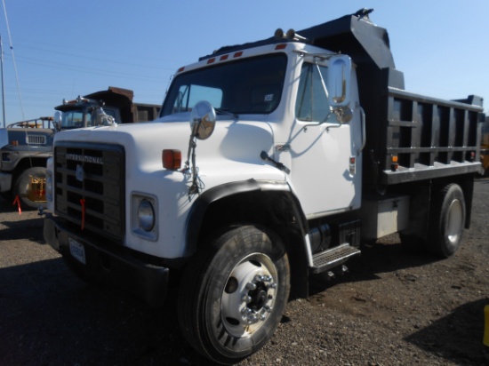 1987 INTERNATIONAL S1900 SINGLE AXLE DUMP TRUCK 466 ENGINE W/ 5 SPEED TRANS