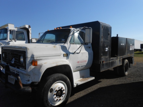 1981 CHEVY 70 LUBE TRUCK SINGLE AXLE, GAS, 5 SPEED W/ 2 SPEED TRANS., SHOWI