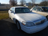 2004 LINCOLN TOWN CAR 4 DOOR, POWER DOOR & WINDOWS, LEATHER SEATS, 188,270