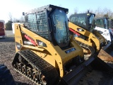 2011 CAT 247B3 SKID STEER LOADER ENCLOSED CAB,A /C ,RUBBER TRACKS,BUCKET,HY