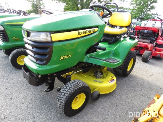 JOHN DEERE X300 WITH 42" DECK