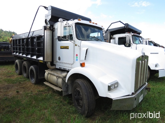 1998 KENWORTH T800 TRI-AXLE DUMP TRUCK