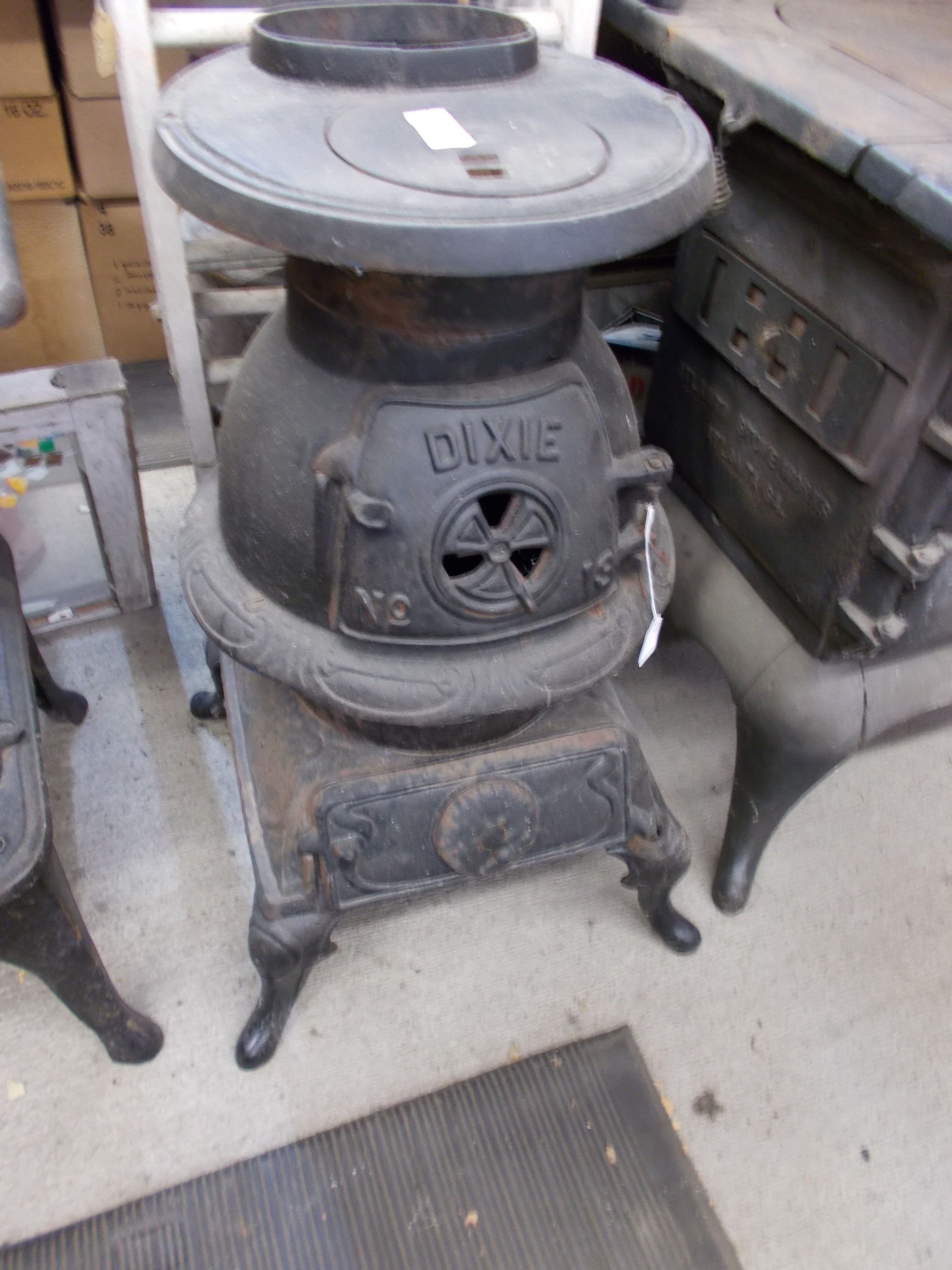 DIXIE #18 POT BELLY STOVE | Proxibid