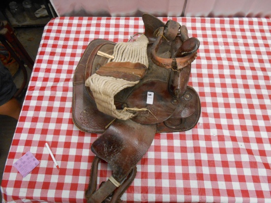 WESTERN SADDLE W/ CINCH
