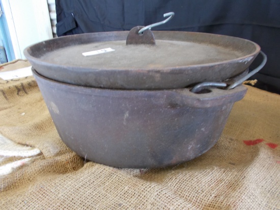 THREE LEGGED CAST IRON 14IN DUTCH OVEN