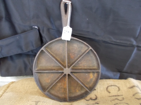 CAST IRON CORN BREAD PAN