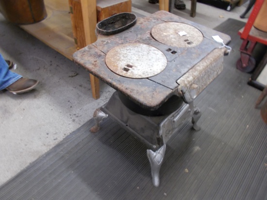 AMERICAN BOILER & FORY COMPANY WOOD & COAL COOK STOVE - LEFT FRONT LEG IS BROKEN BUT FIXABLE