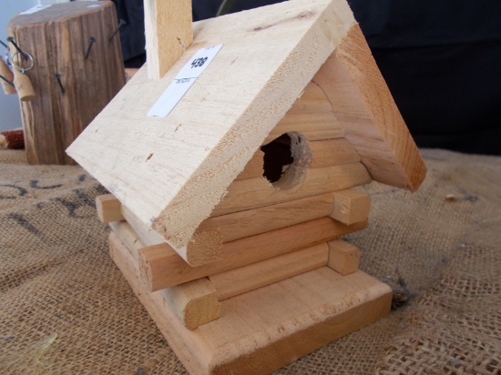 WOODEN LOG CABIN BIRD HOUSE
