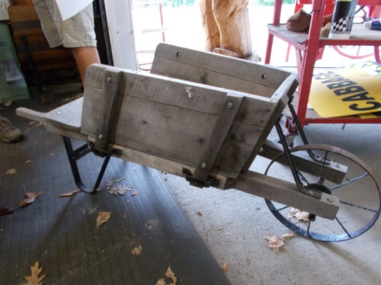 ANTIQUE WHEELBORROW