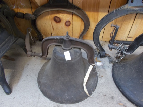 DINNER BELL W/ CARRIAGE