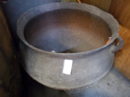 LARGE CAST IRON POT