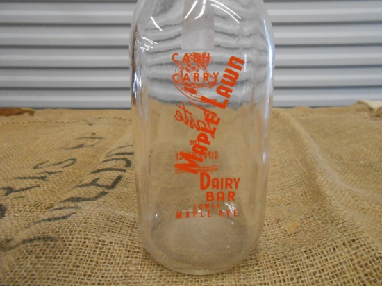 QTY 1) MAPLE LAWN GLASS QUART MILK JAR