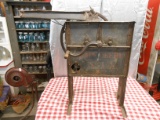 JOHN DEERE ONE HOLE CORN SHELLER