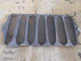 CAST IRON CORN BREAD PAN