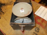 METAL SCALE IN METAL BOX