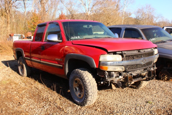 2001 CHEVY 2500 HD TRUCK 4WD, NEEDS WORK, *TITLE*, VIN # 1GCHK29U31E33179