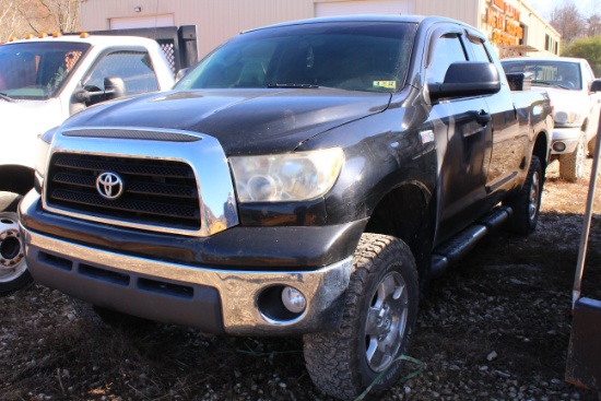 2008 TOYOTA TUNDRA TRUCK 4WD, 4 DOOR, AUTOMATIC, TOOLBOX, FUEL TANK, 185,477 MILES,*TITLE*, VIN #5TB