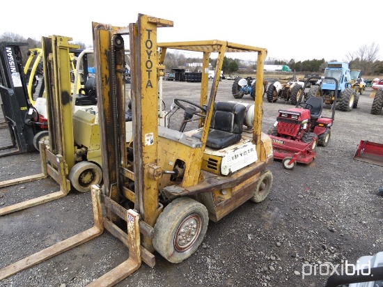 TOYOTA FORKLIFT 1 STAGE MASS, PROPANE POWERED, MODEL #42-3FG2O, SERIAL #403FG25-23727, 7571HRS, TAG