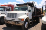 1998 INTERNATIONAL 4700 SINGLE AXLE DUMP TRUCK W/ DT 466 ENGINE, 6 SPD TRANS, 14' BED, PINTLE HITCH