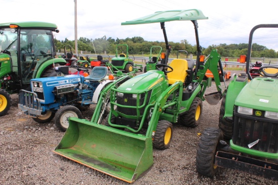 JOHN DEERE 1025R 4WD COMPACT TRACTOR LDR, CANOPY TOP, 260B BACKHOE ON REAR, SHOWING 342 HRS, S/N# IL