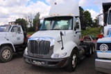 '06 INTERNATIONAL 8600 TANDEM AXLE ROAD TRACTOR CUMMINS ENGINE, 10 SPD TRANS, SHOWING 627,487 MILES,