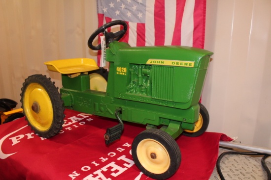 JOHN DEERE 4020 PEDAL TRACTOR