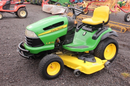 JOHN DEERE LA175 RIDING MOWER