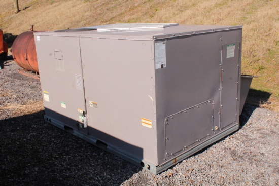 CARRIER PACKAGE HEAT/AC UNIT