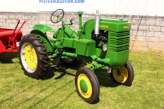 FULLY RESTORED 1941 JOHN DEERE LA TRACTOR