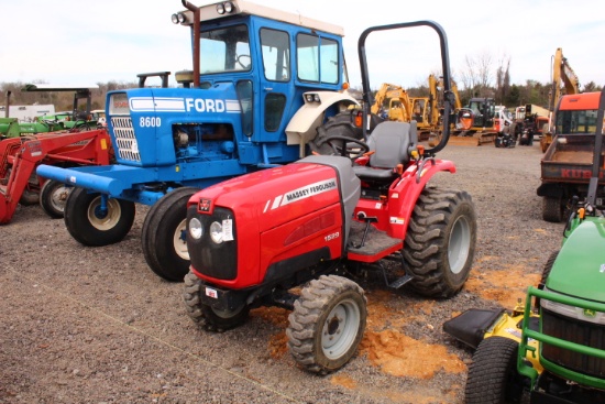 MASSEY FERGUSON 1529 TRACTOR